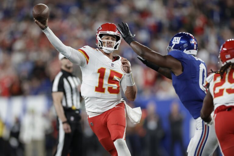 Patrick Mahomes vs Baltimore Ravens action – Chiefs vs Ravens 29 Sep 2025